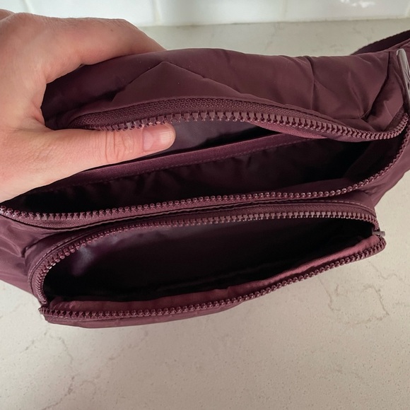 Reebok Crossbody Bag Burgundy One Size - Picture 4 of 5